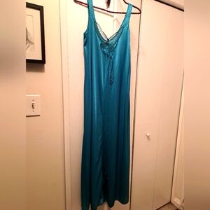 VINTAGE Long Teal Sleeveless Maxi Nightgown.